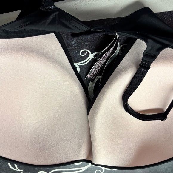 Black Voctorias Secret T-shirt Bra - Picture 3 of 7